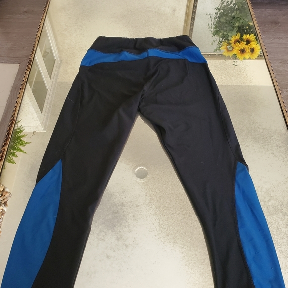 *BOGO Get the leggins I send top for FREE - Picture 2 of 4